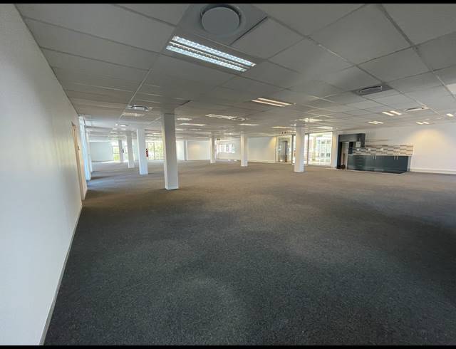 658M² OFFICE TO LET IN BRYANSTON